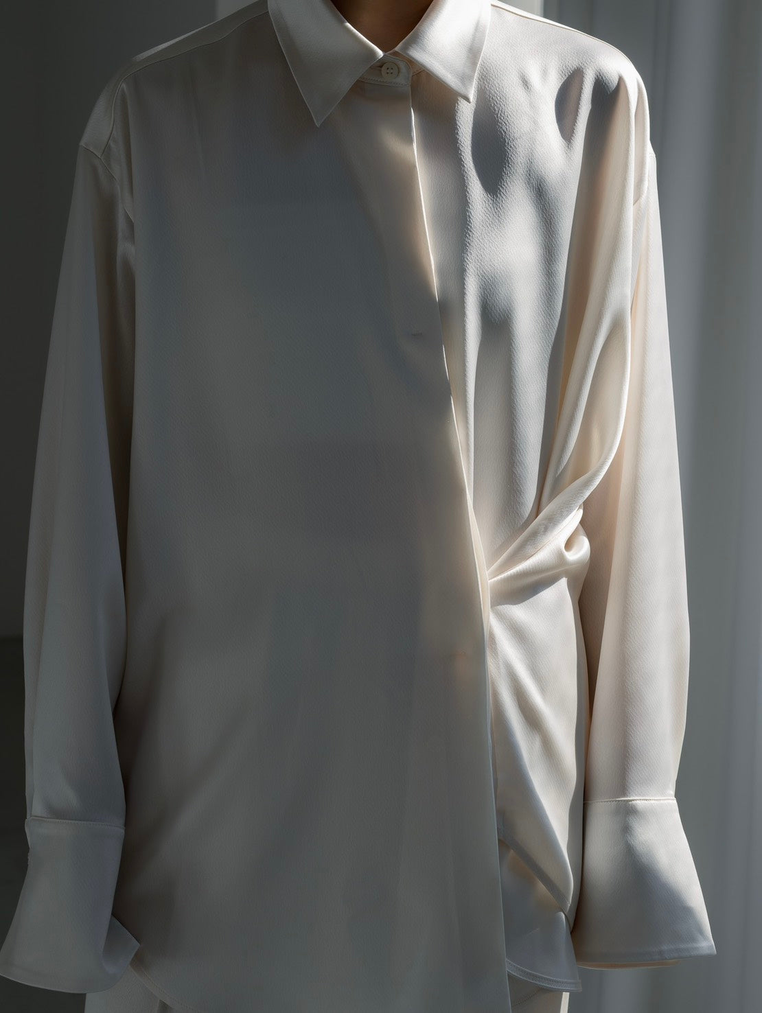 【PRE ORDER】Fluid Satin Shirt(Milk)